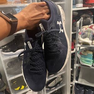 Mens Under Armour - Size 12